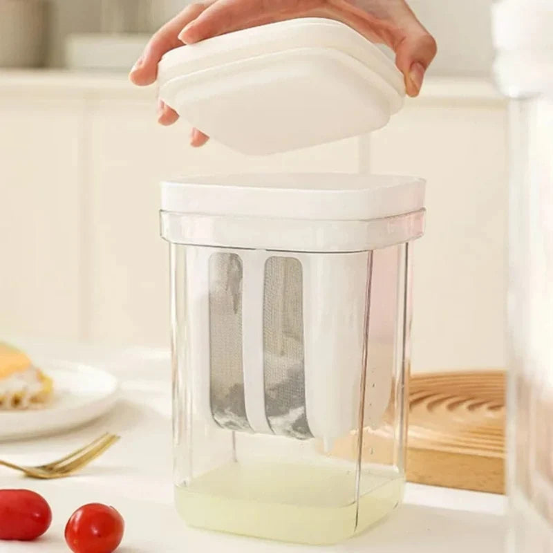 GREEK YOUGURT STAINER WITH LID AND LOCK