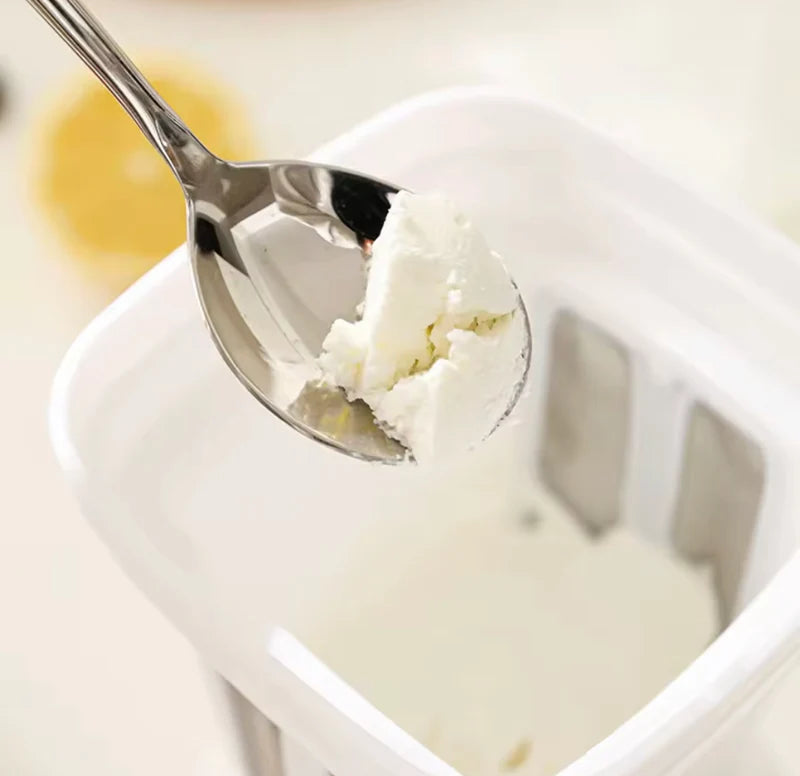 GREEK YOUGURT STAINER WITH LID AND LOCK