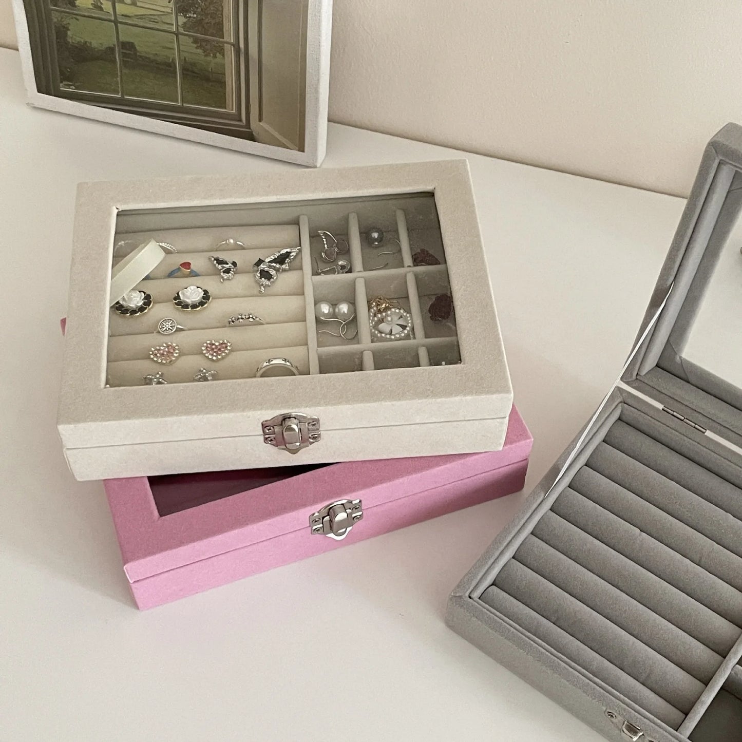 Modern Minimalist Jewelry Organizer: Portable & Dustproof Storage Box